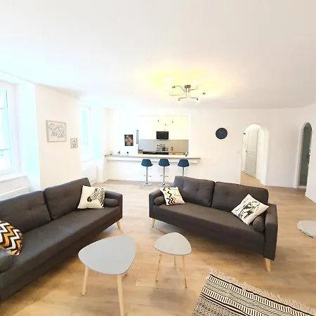 De Charme Climatise Apartment